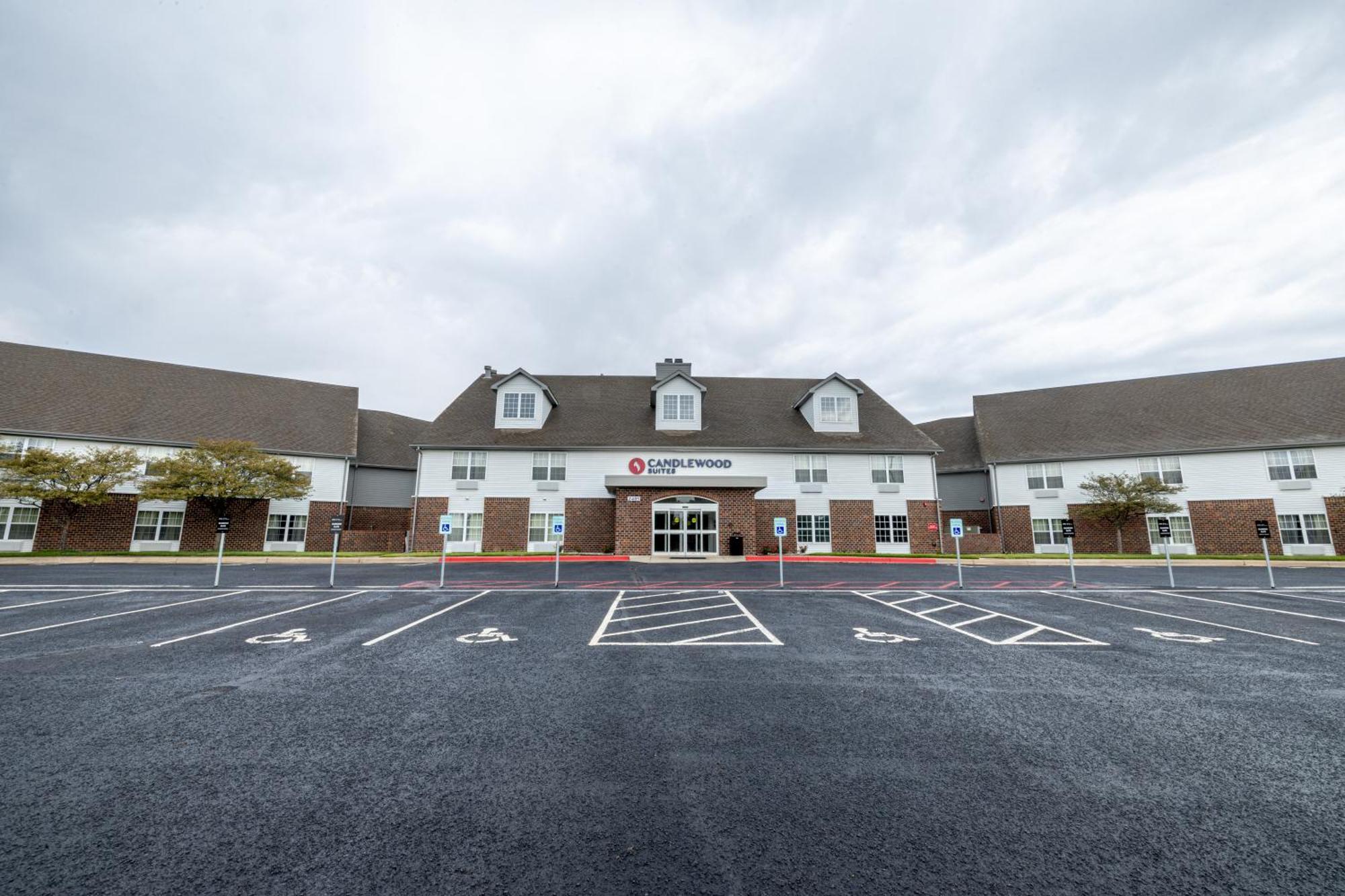 Candlewood Suites Wichita Northwest By Ihg Exterior photo