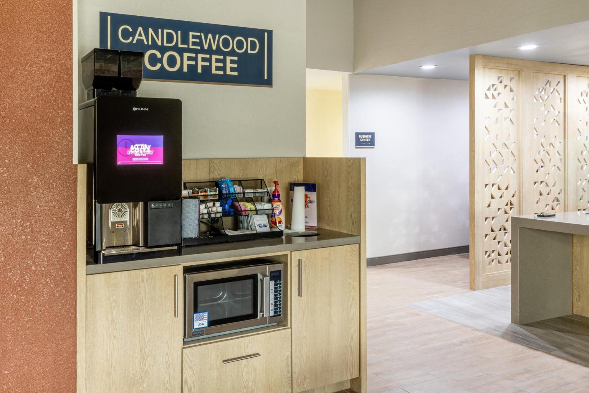 Candlewood Suites Wichita Northwest By Ihg Exterior photo
