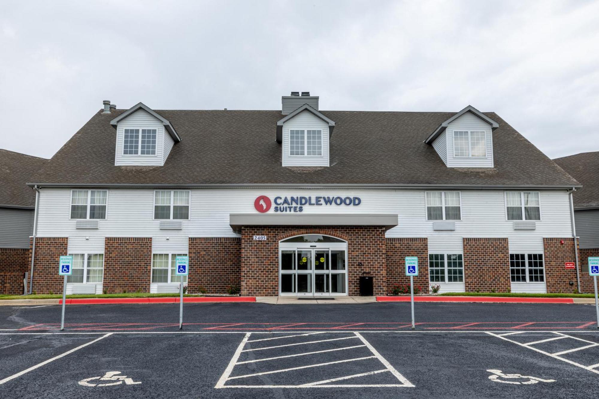Candlewood Suites Wichita Northwest By Ihg Exterior photo