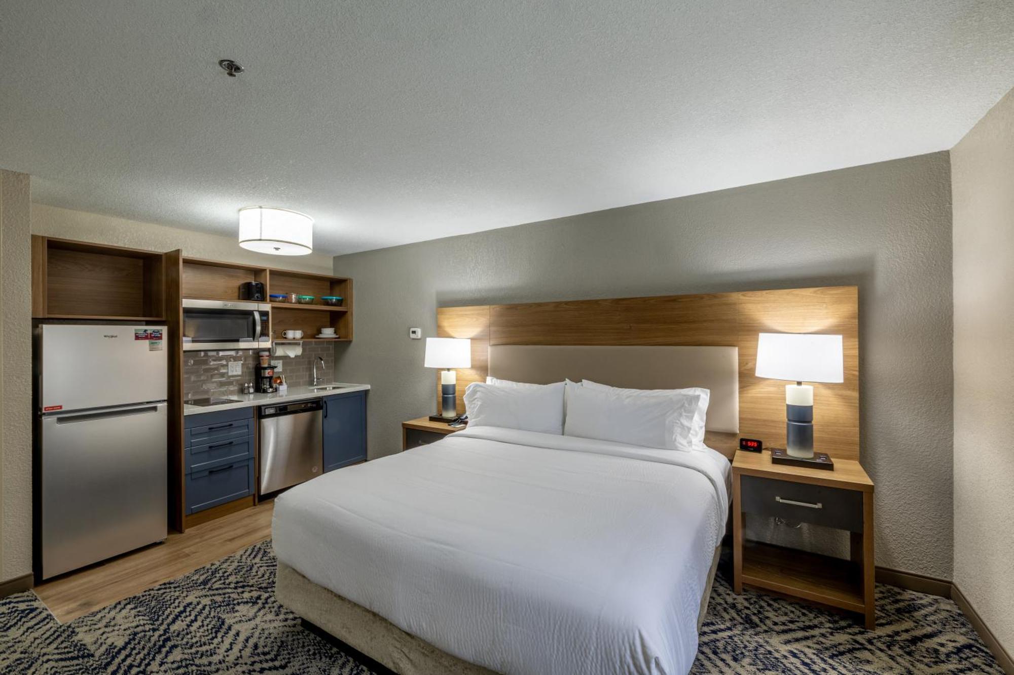 Candlewood Suites Wichita Northwest By Ihg Exterior photo