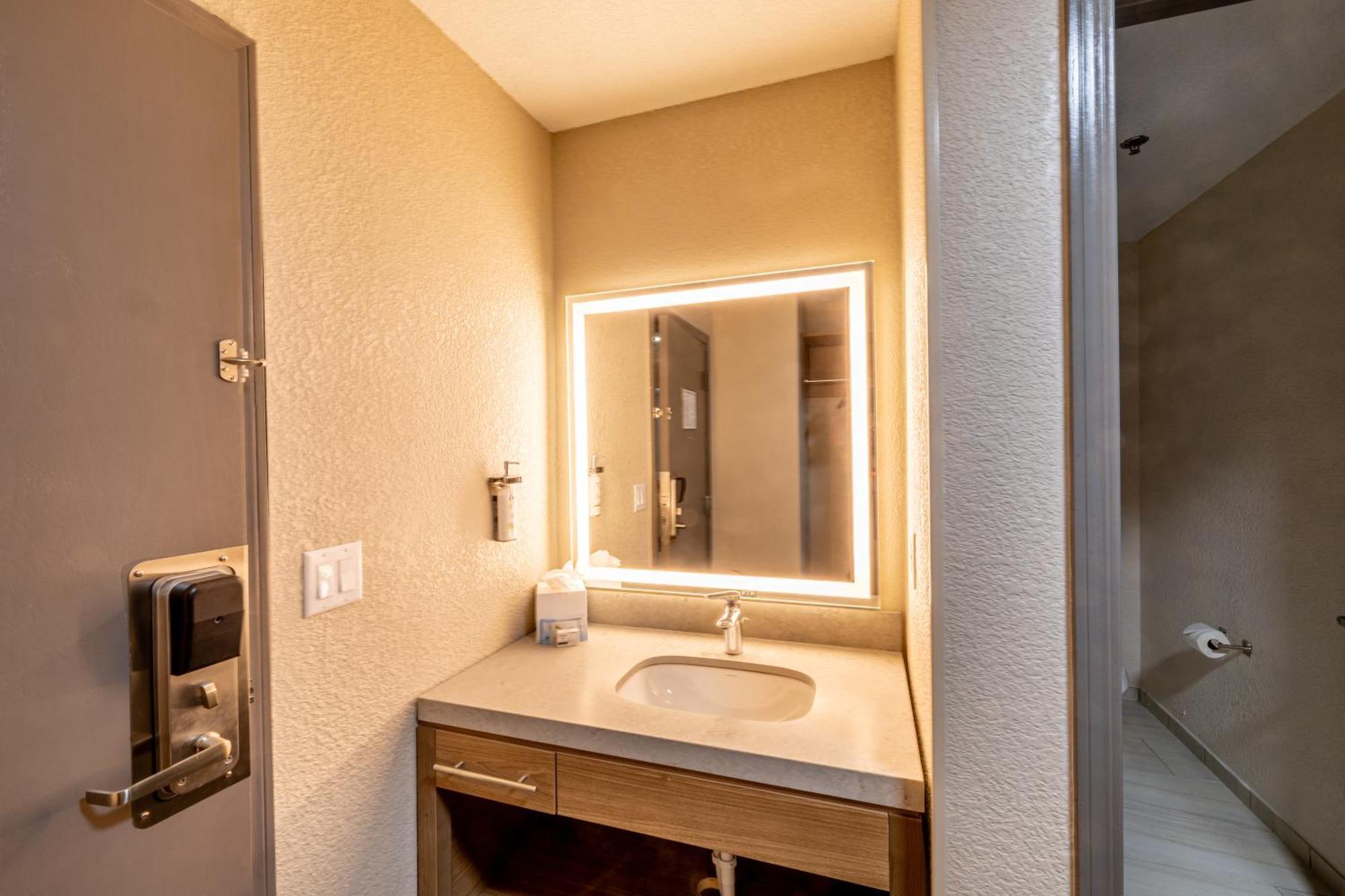 Candlewood Suites Wichita Northwest By Ihg Exterior photo