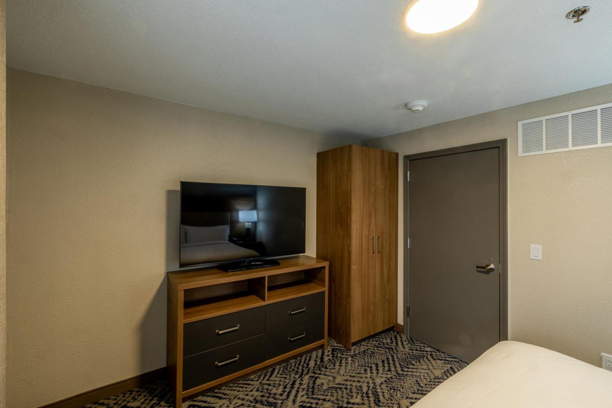 Candlewood Suites Wichita Northwest By Ihg Exterior photo