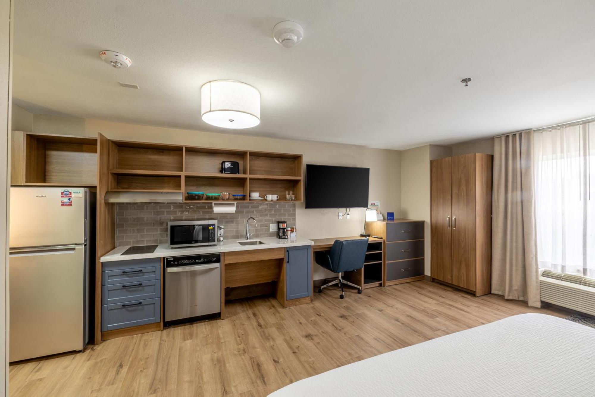 Candlewood Suites Wichita Northwest By Ihg Exterior photo