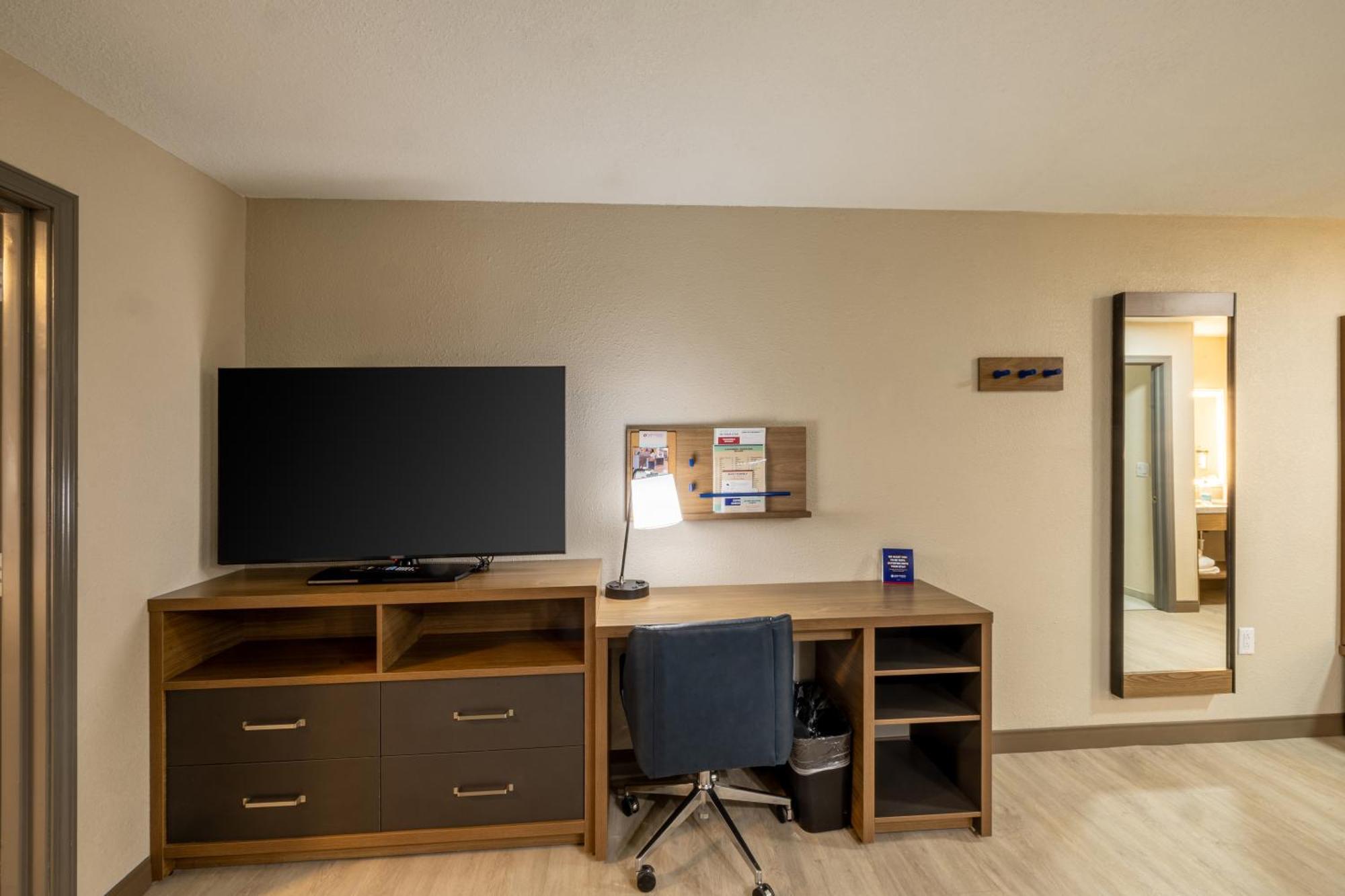 Candlewood Suites Wichita Northwest By Ihg Exterior photo