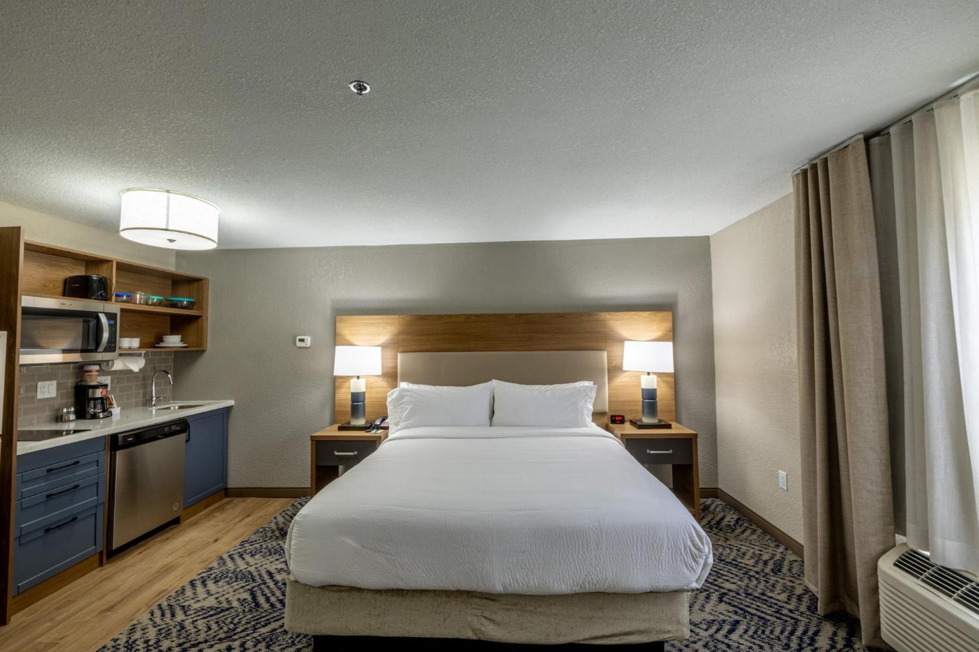 Candlewood Suites Wichita Northwest By Ihg Exterior photo