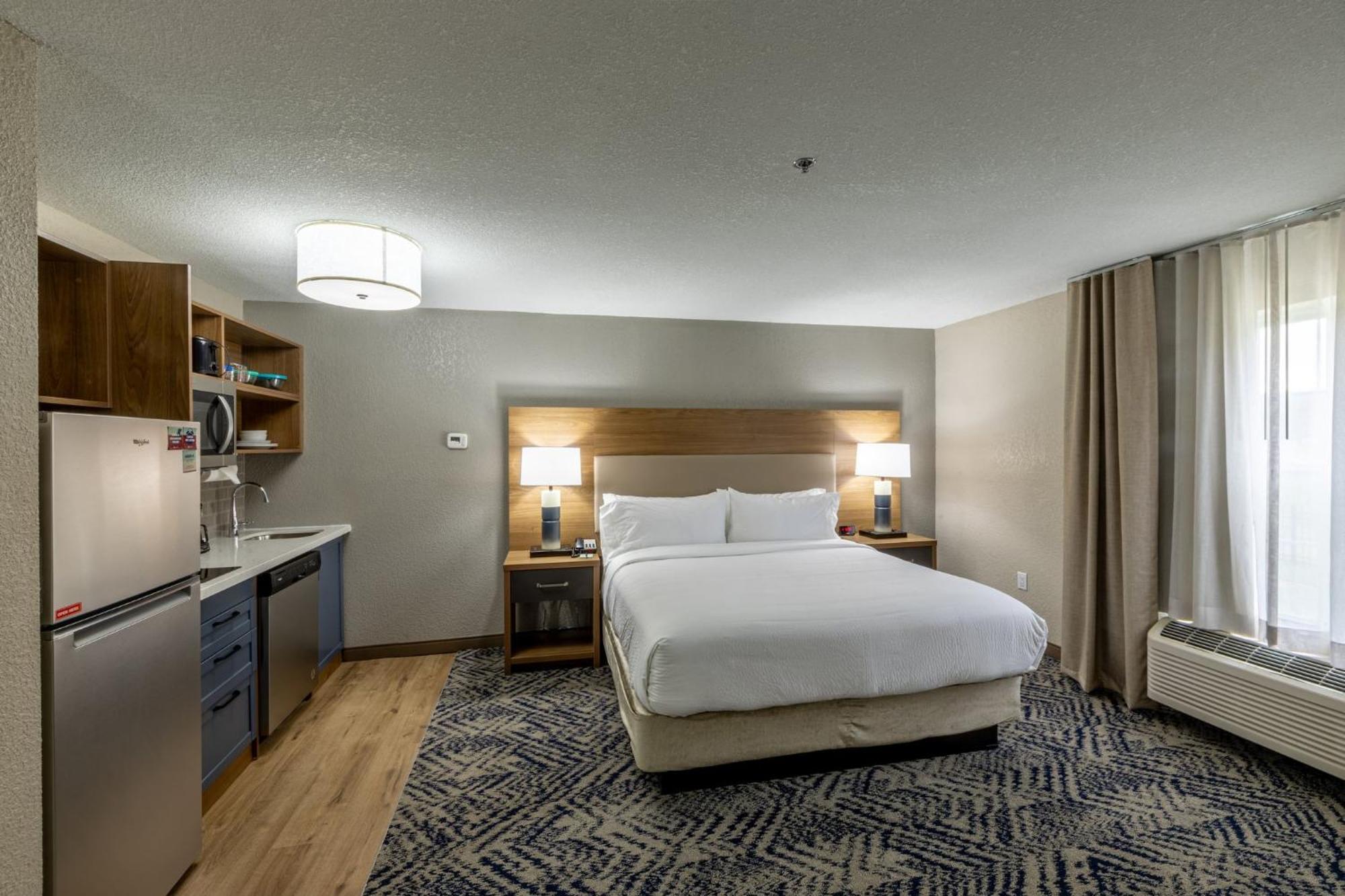 Candlewood Suites Wichita Northwest By Ihg Exterior photo