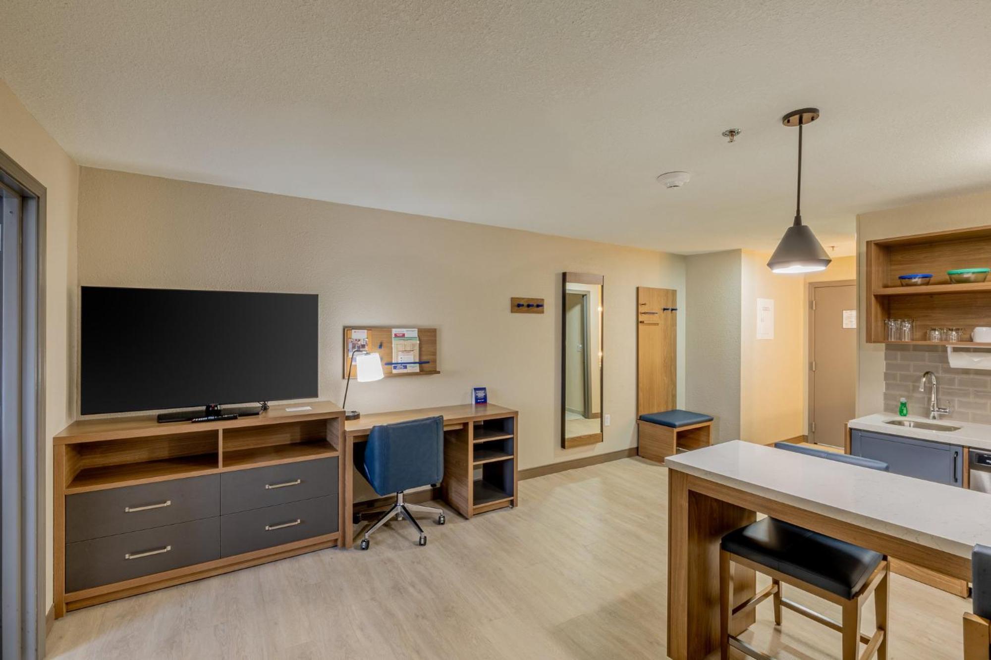Candlewood Suites Wichita Northwest By Ihg Exterior photo