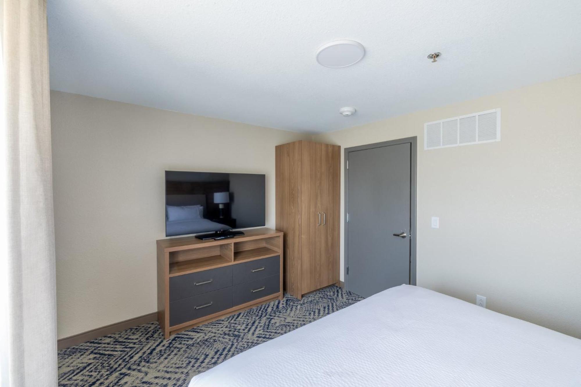 Candlewood Suites Wichita Northwest By Ihg Exterior photo