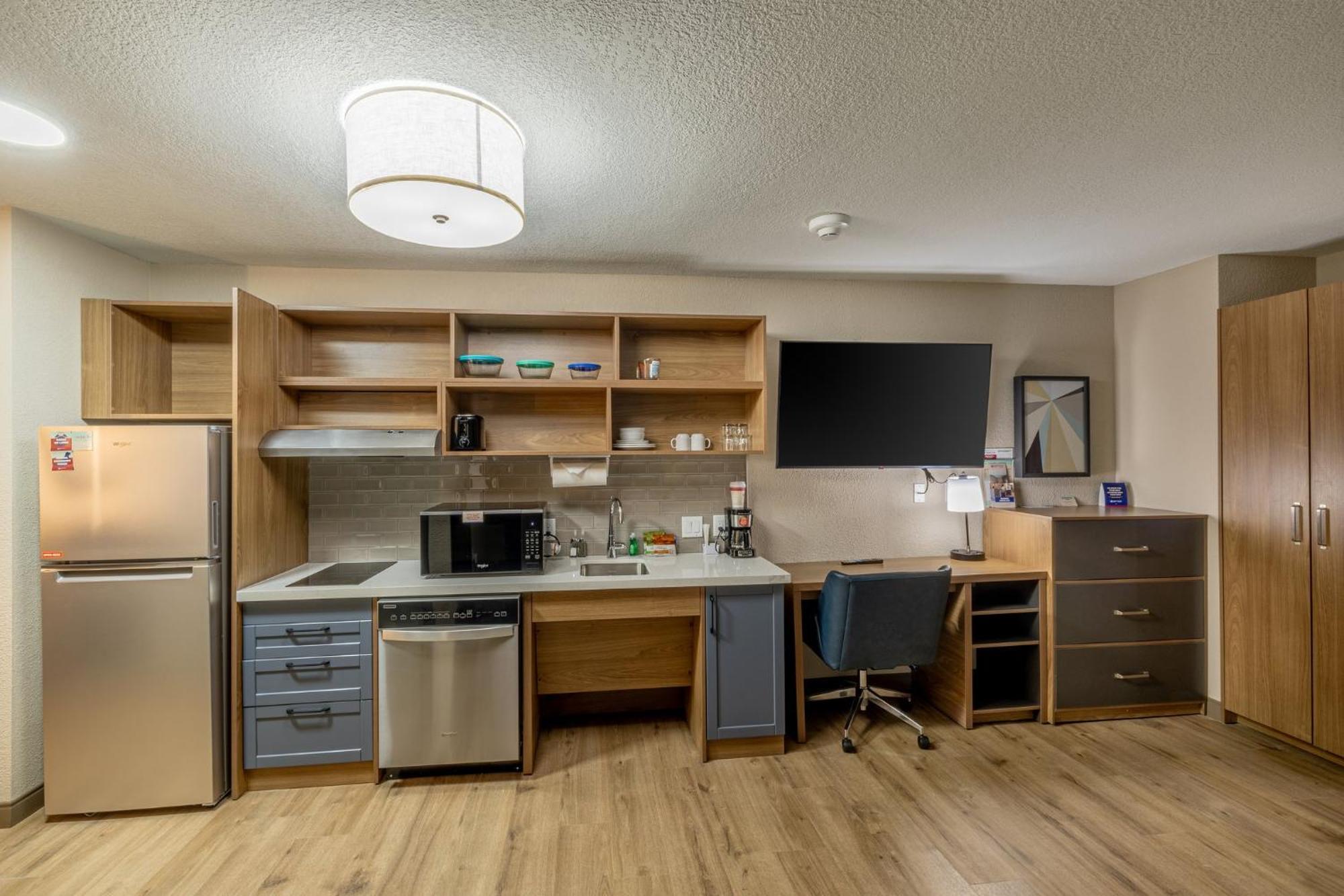 Candlewood Suites Wichita Northwest By Ihg Exterior photo