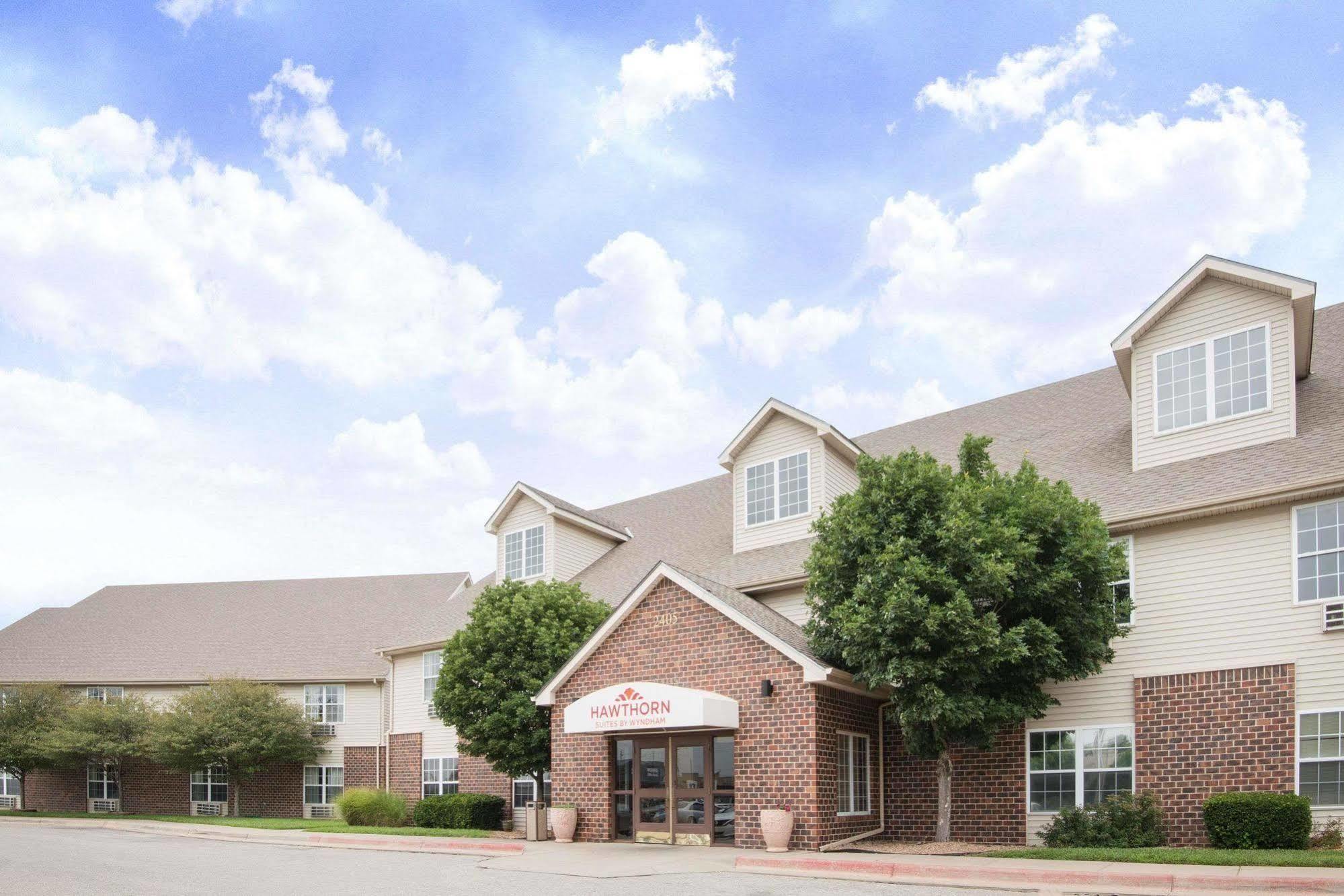 Candlewood Suites Wichita Northwest By Ihg Exterior photo